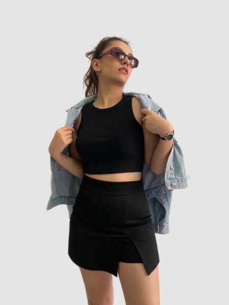 Siyah Yırtmaçlı Şort Etek